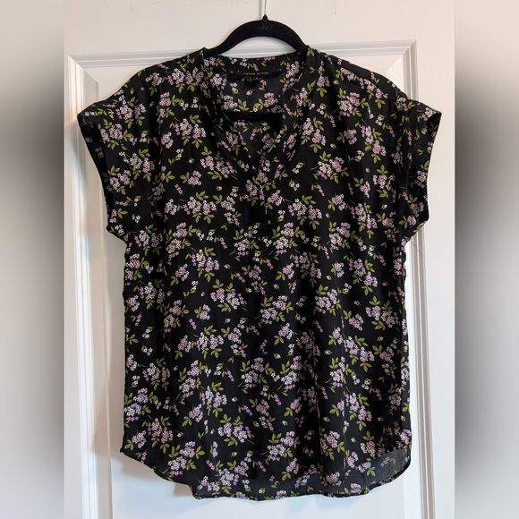 NWOT -Cynthia Steffe Black and Purple Floral Blouse With Sleeves - Picture 1 of 12
